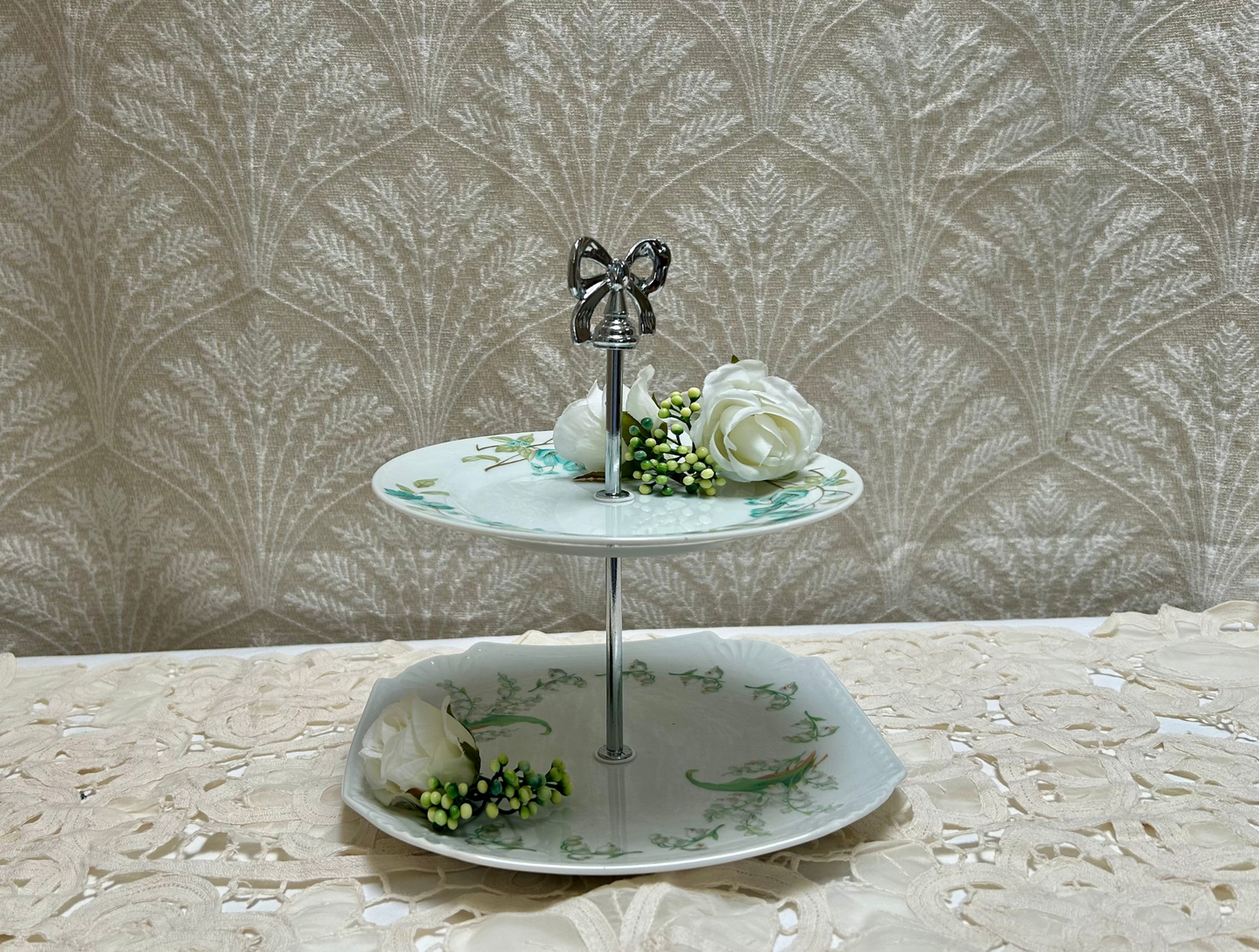 2 tier dessert tray with teal baby breath flower and silver hardward