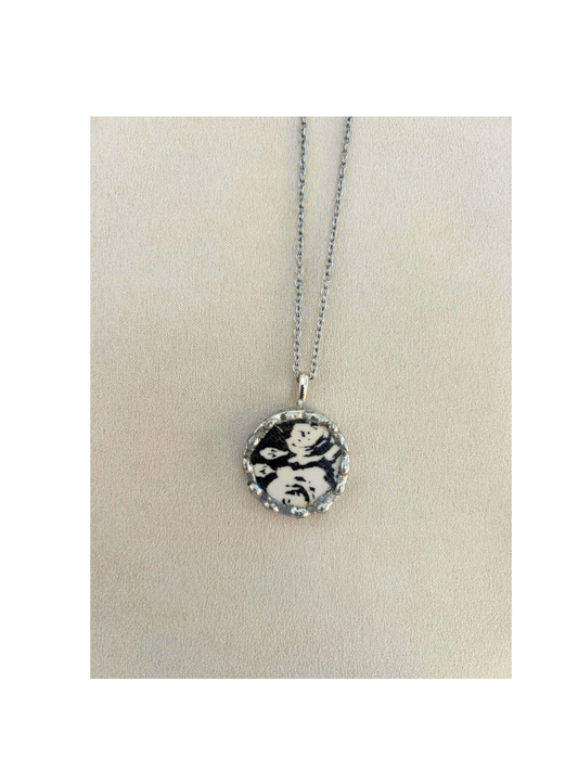 Write roses with black background necklace